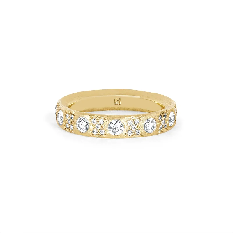 women’s wedding rings-Queen Pavé Diamond Band