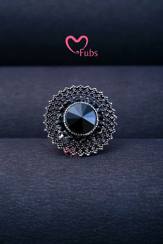 women’s thin band rings-Sleek Black Stone Crest Ring