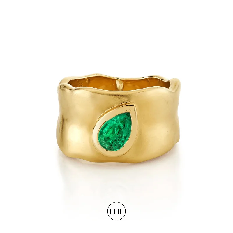 women’s vintage-inspired rings-Water Drop Emerald River Cigar Band