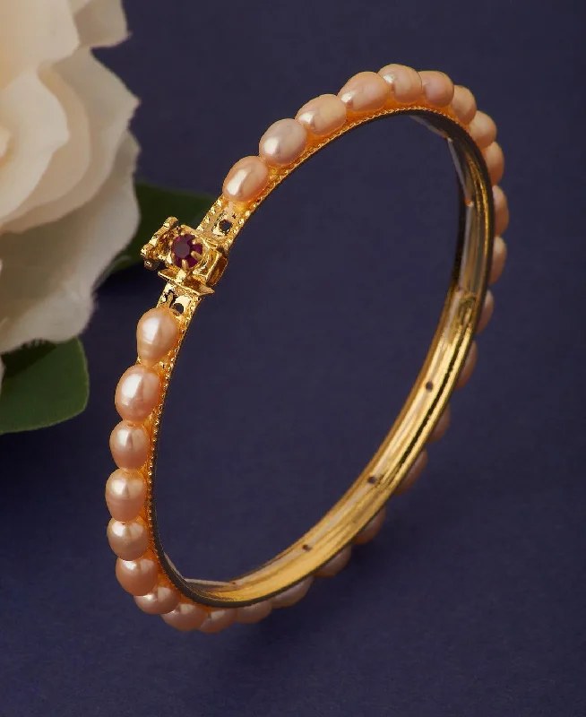 women’s chic bracelet sets-Classy Pink Pearl Bangle