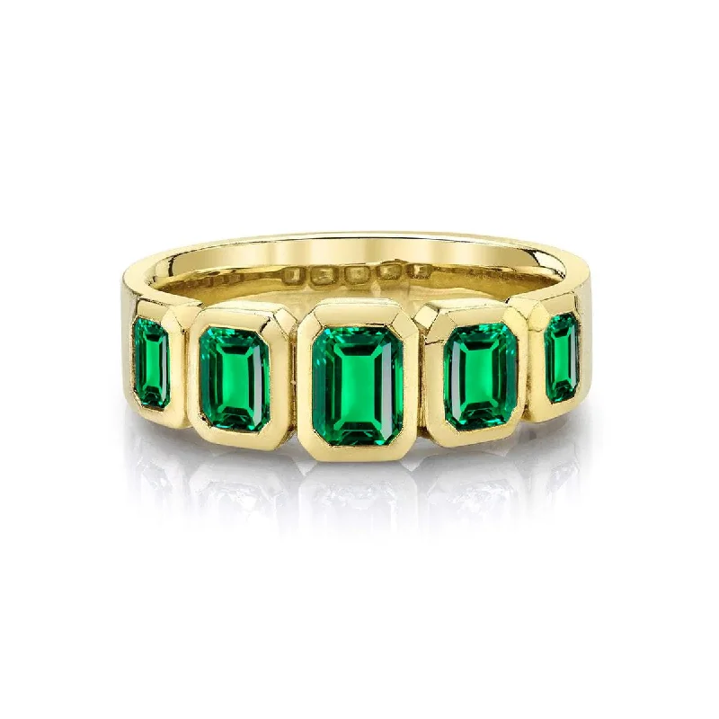 women’s chunky rings-Graduated Emerald Cut Emerald Band