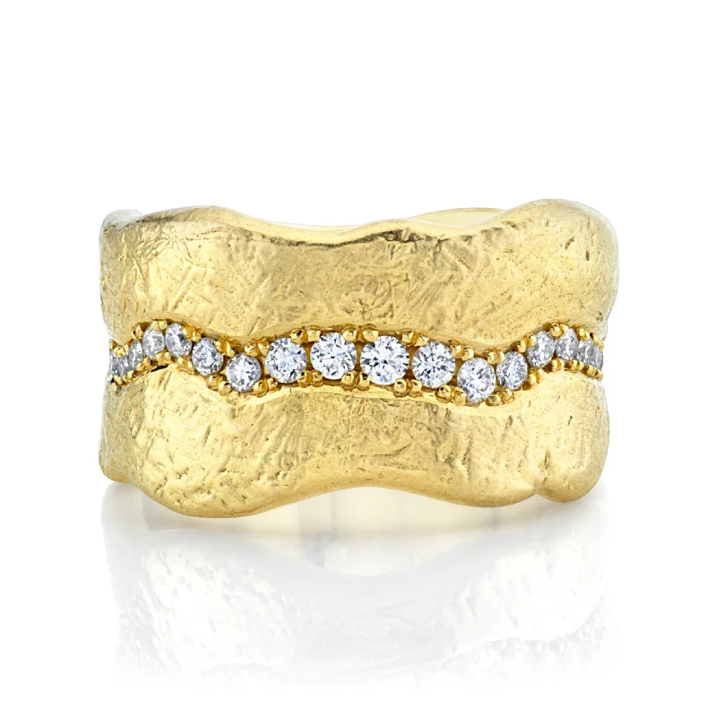 women’s personalized rings-18k Atlantis Wave Ring with Single Row Pavé Diamonds | Ready to Ship