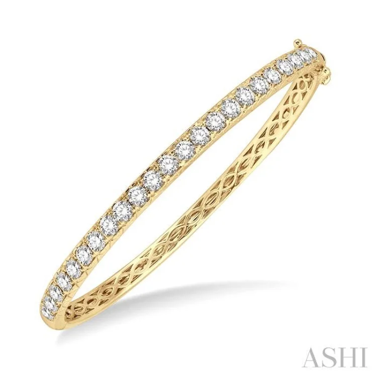 women’s statement bangles-3 Ctw Round Cut Diamond Bangle in 14K Yellow Gold