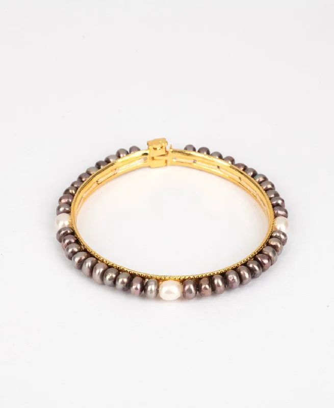 women’s beaded bracelets-Trendy Black and White Pearl Bangle