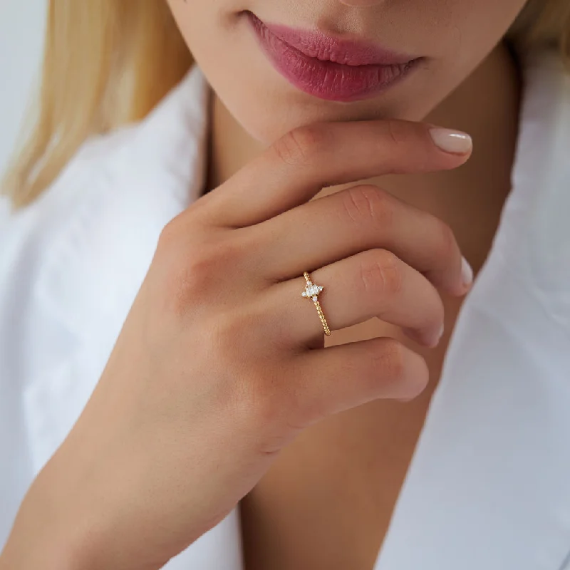 women’s vintage-inspired engagement rings-18K Gold With Sphere Band And Emerald Diamond Ring