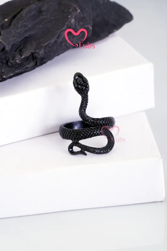 women’s rose gold rings-Ebony Serpentine Twist Ring