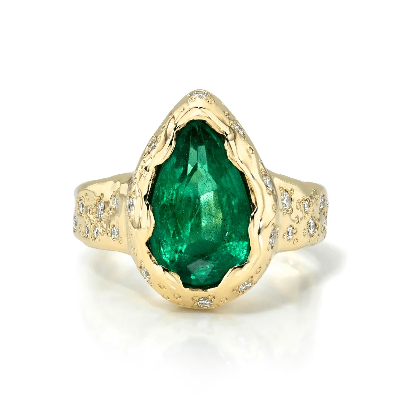 women’s sapphire rings-Classic River Queen Emerald Ring with Oracle Set Diamonds