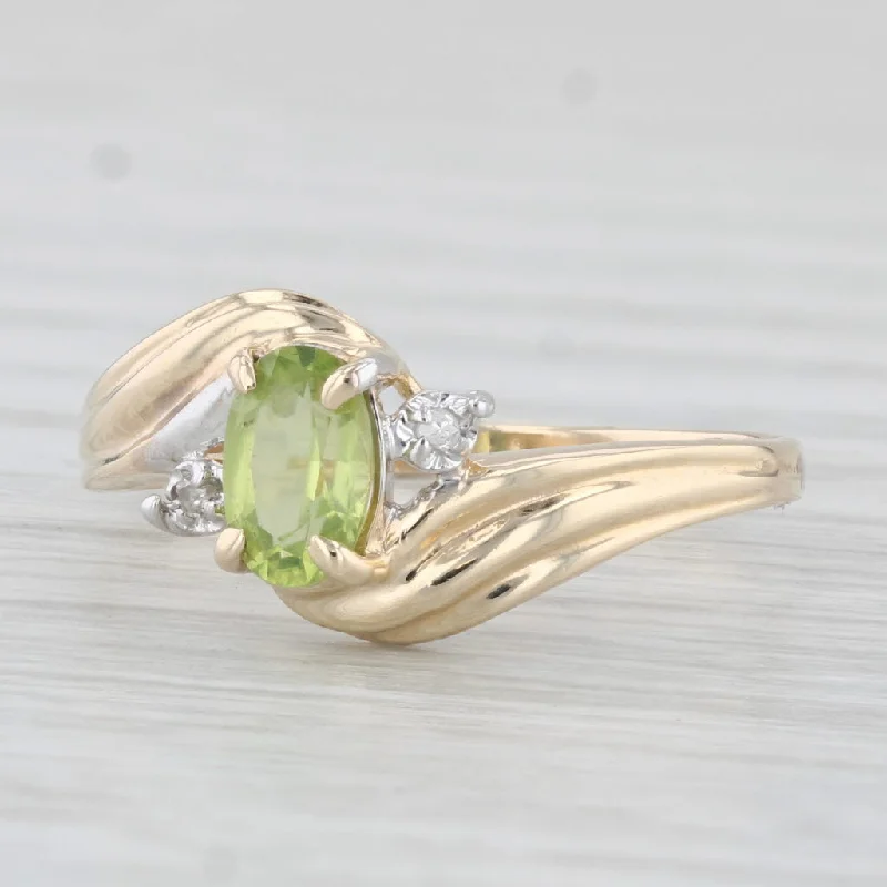 women’s contemporary engagement rings-0.50ct Oval Peridot Diamond Ring 10k Yellow Gold Size 6.5