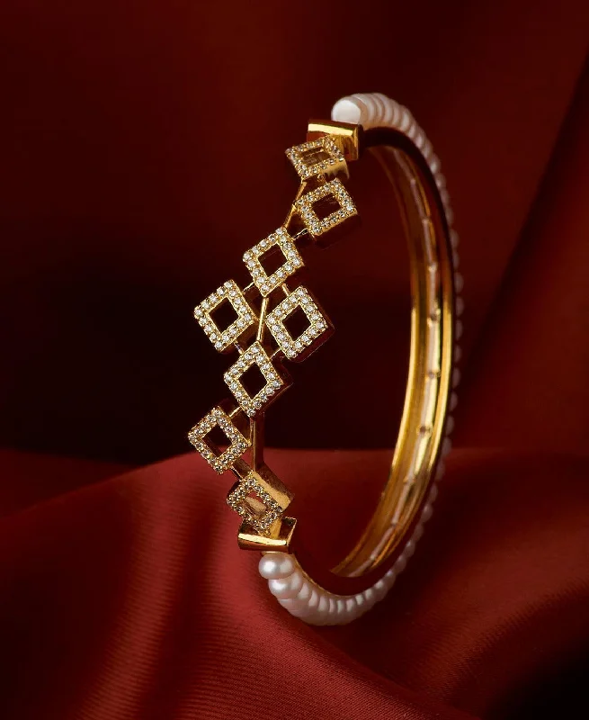 women’s thick gold bracelets-Regal Stone Studded Pearl Bangle